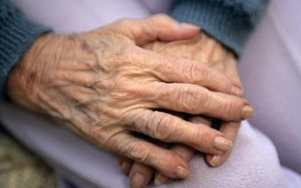Seniorce v domově důchodců postupně zmizely peníze