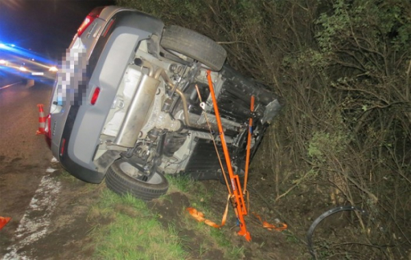 Opilá řidička po nehodě z místa utekla do pole