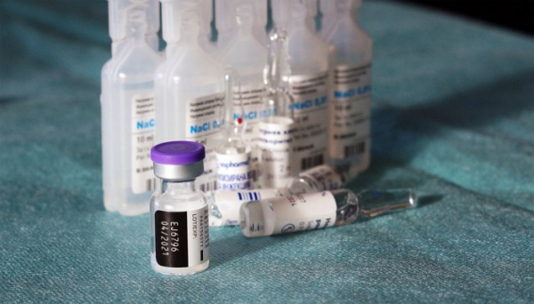Královéhradecký kraj začne s očkováním pedagogů, pomůže jim i s registrací