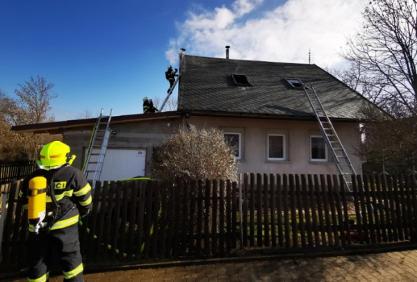 Na Jičínsku zasahovali hasiči u požáru rodinného domu, vznikla škoda za 400 tisíc korun