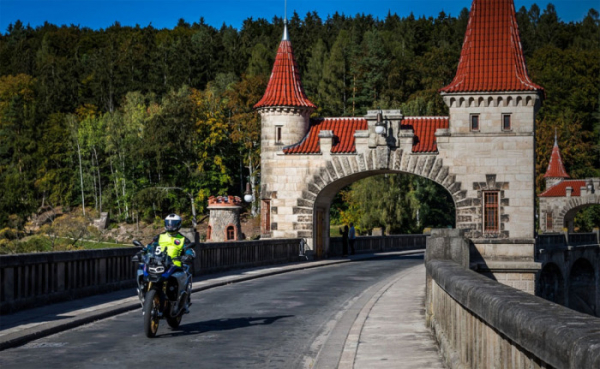 Nový průvodce provede motorkáře po východních Čechách