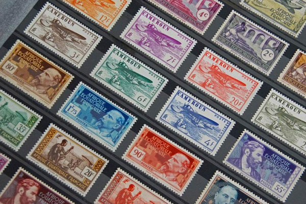 Pachatel krádeže poštovních známek ve Vrchlabí skončil ve vazbě  