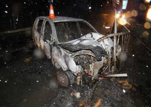 Dopravní nehoda v obci Střevač na Jičínsku skončila požárem havarovaného vozidla