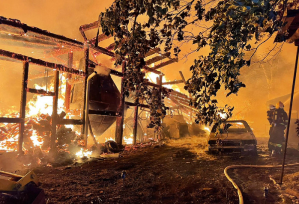 Rozsáhlý požár pily v Rokytnici v Orlických horách způsobil milionové škody