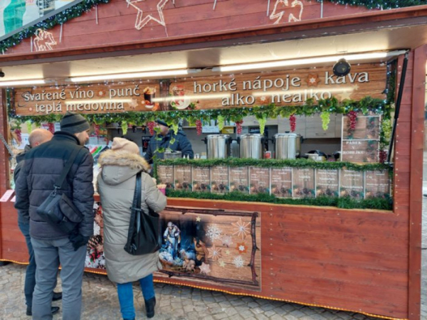 ČOI: O vánočních trzích v Královéhradeckém a Pardubickém kraji prodalo alkohol osobě mladší 18 let 10 z 11 prodejců