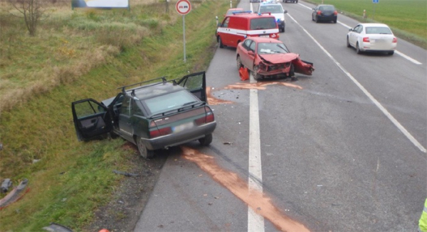 Tři zranění si vyžádala dopravní nehoda u Dřevěnice